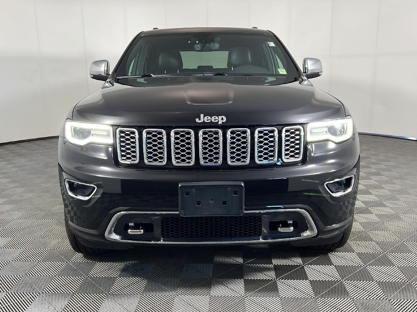 Used 2020 Diamond Black Crystal Pearlcoat Jeep Overland image 13