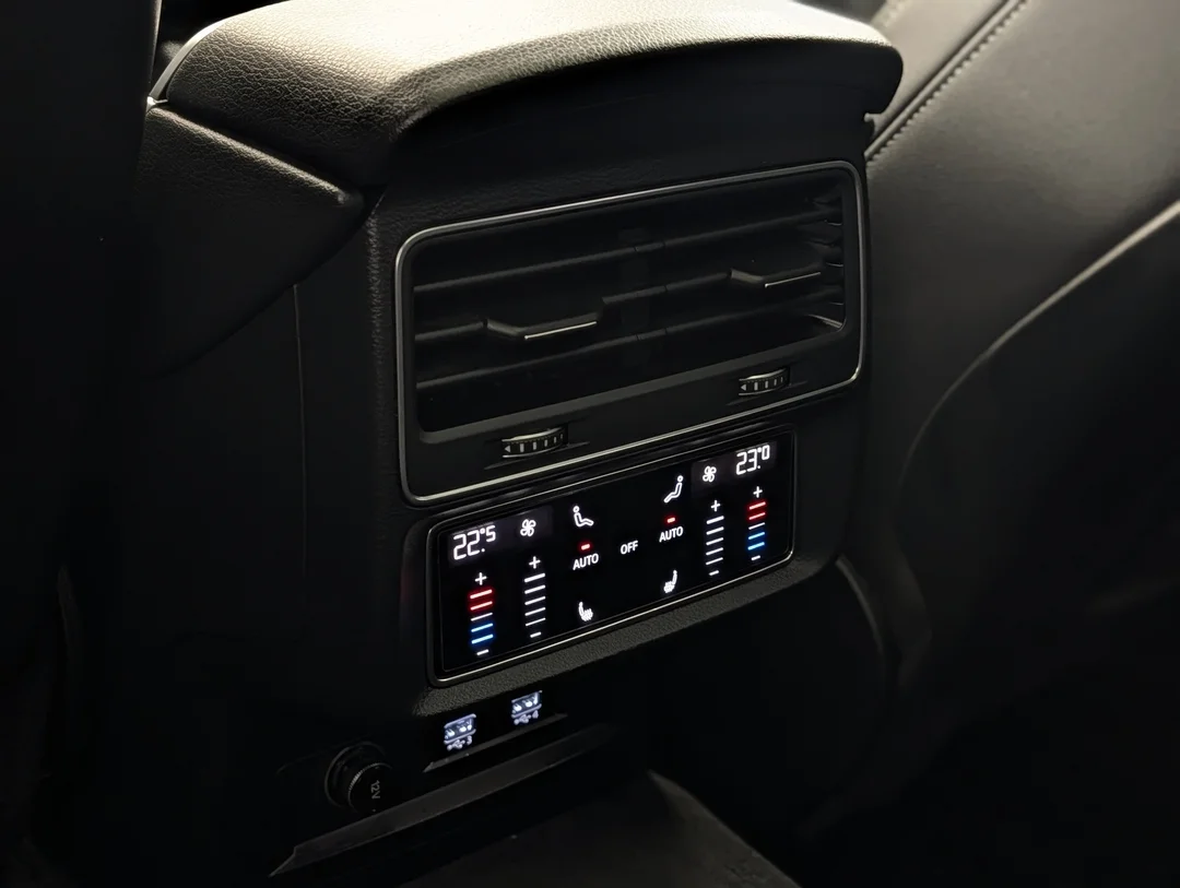 Used 2019  Audi Technik - S-Line - Leather - Sunroof - HUD - Healed/Ventilated Seats image 27