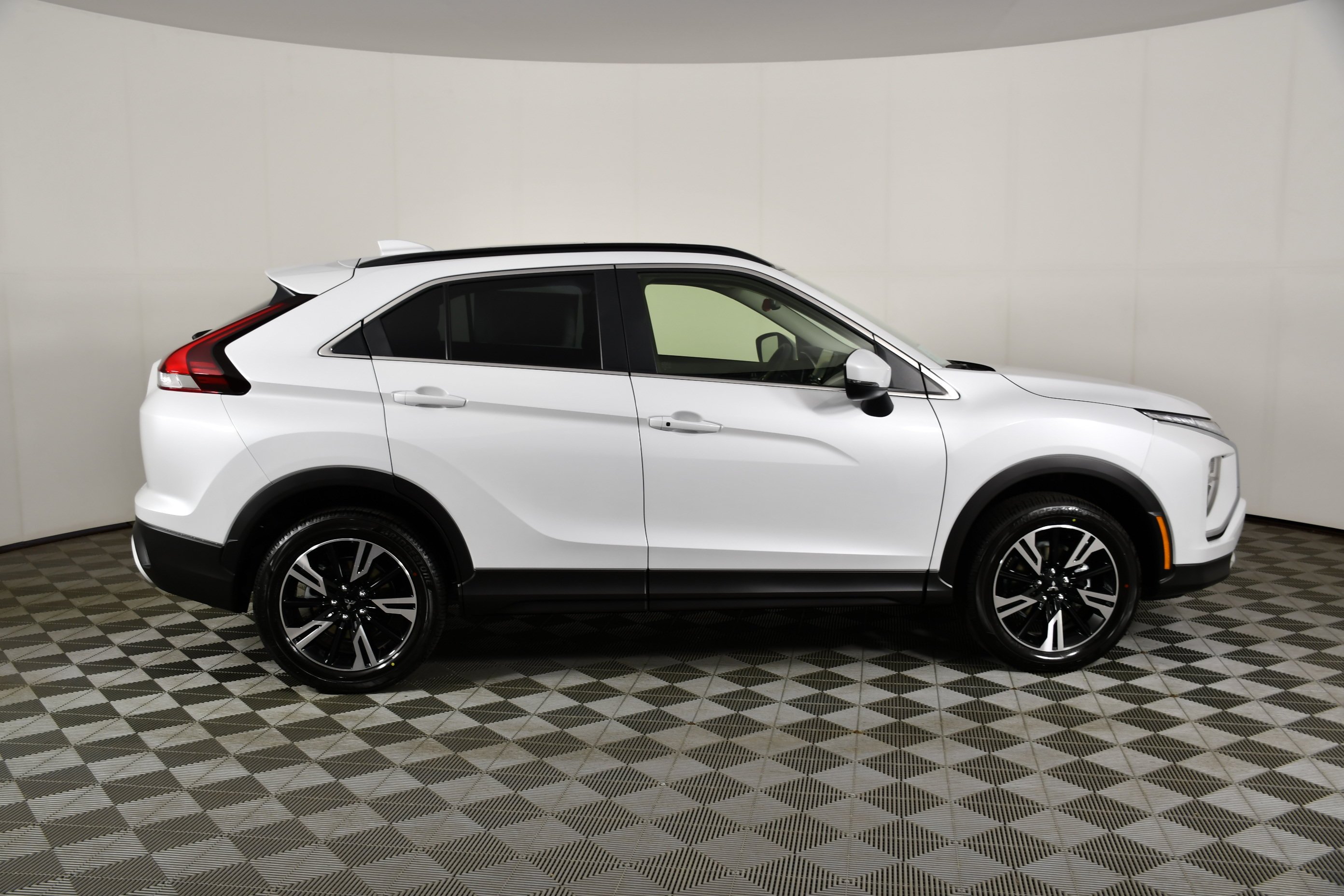 New 2026 White Diamond Mitsubishi SE 1.5T S-AWC image 5