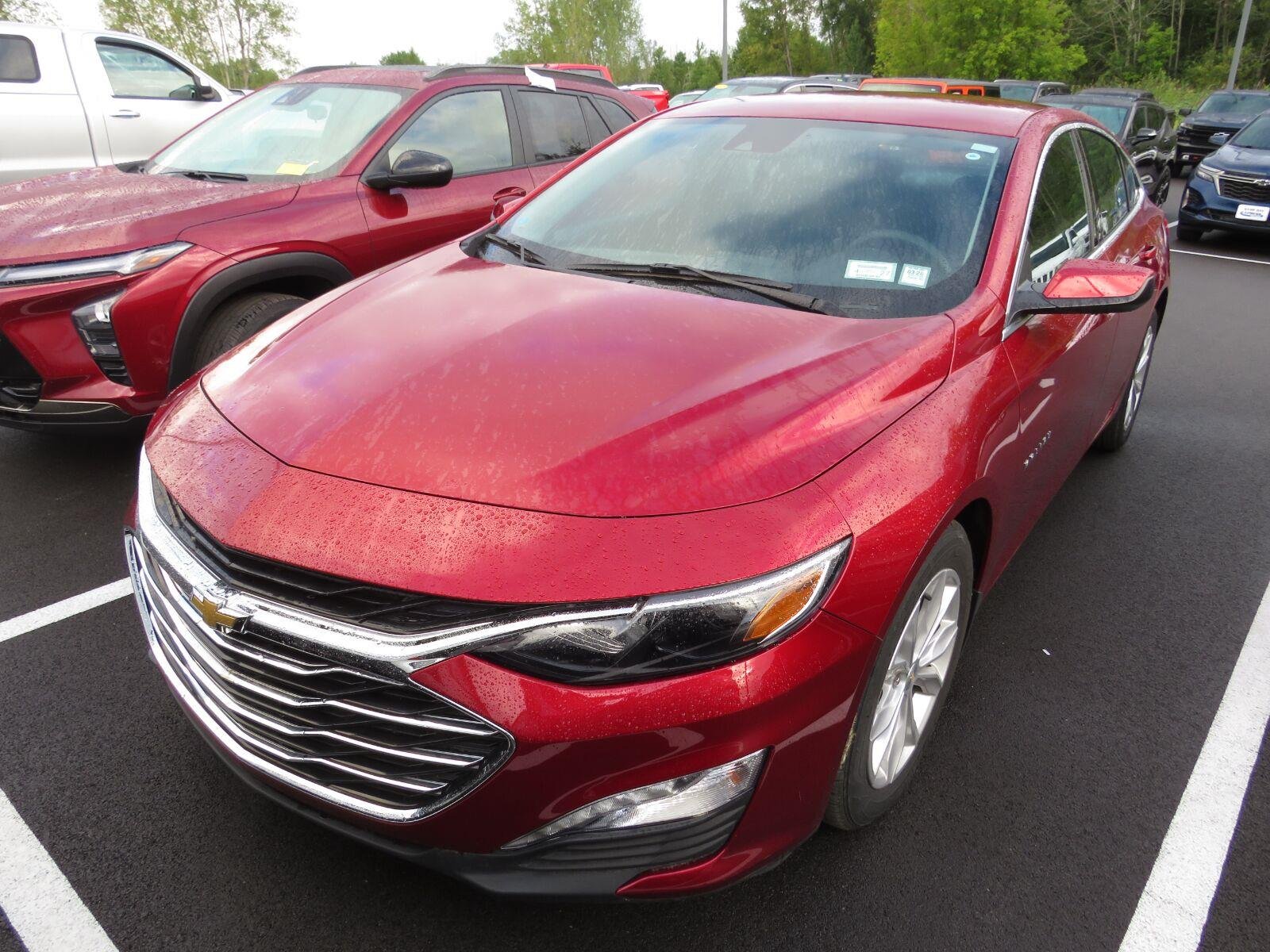 Used 2023 RADIANT RED TINTCOAT Chevrolet LT image 5