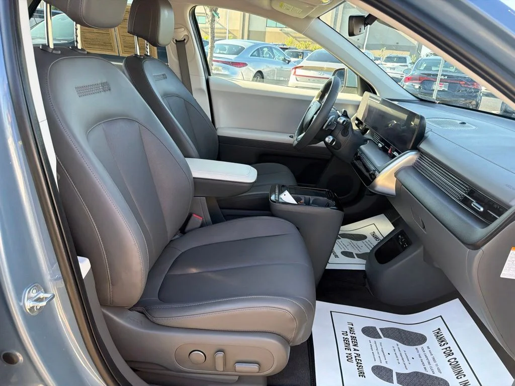 Used 2025 Blue Hyundai SEL image 18