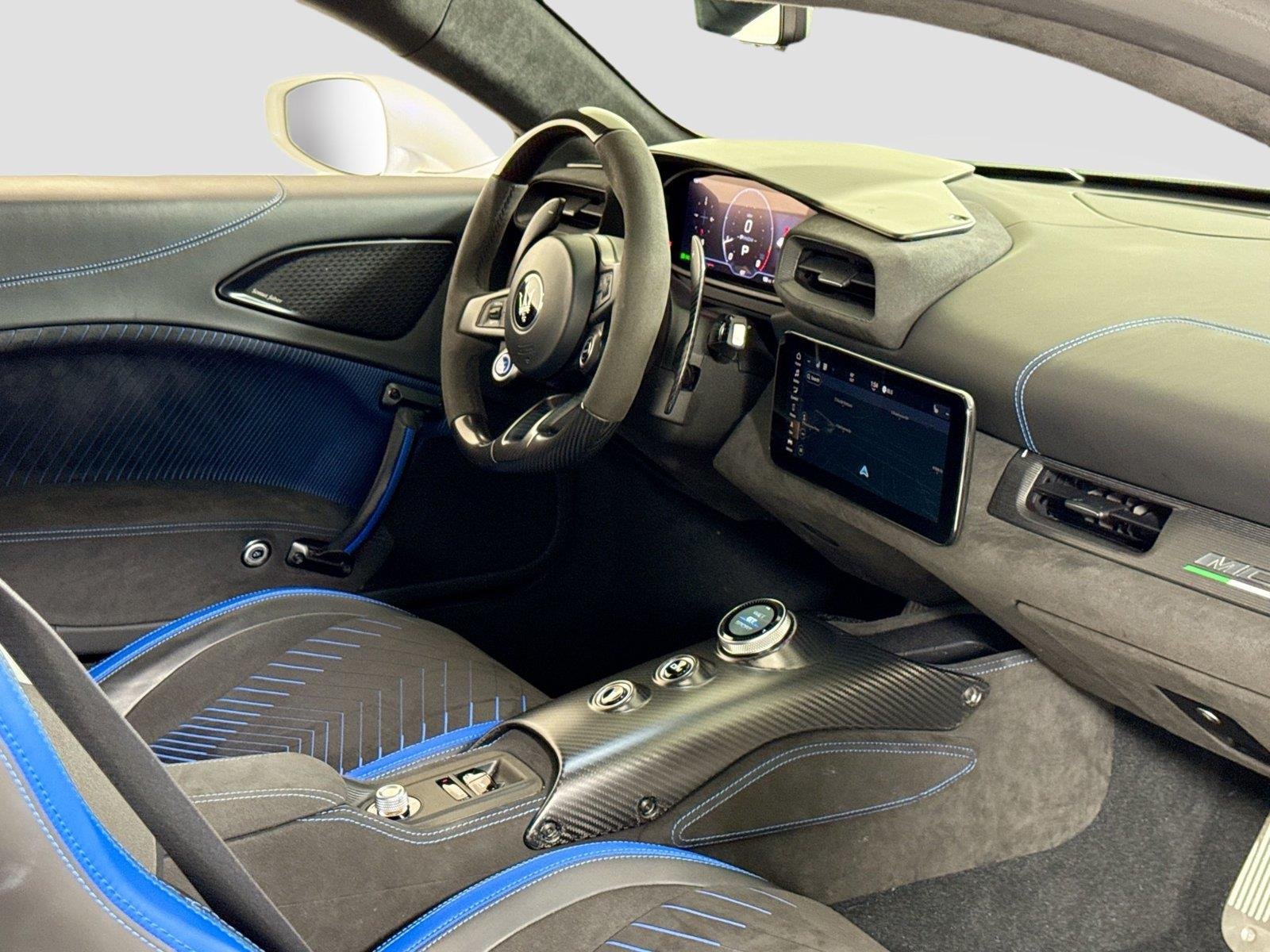Used 2023 Bianco Solid Maserati  image 27