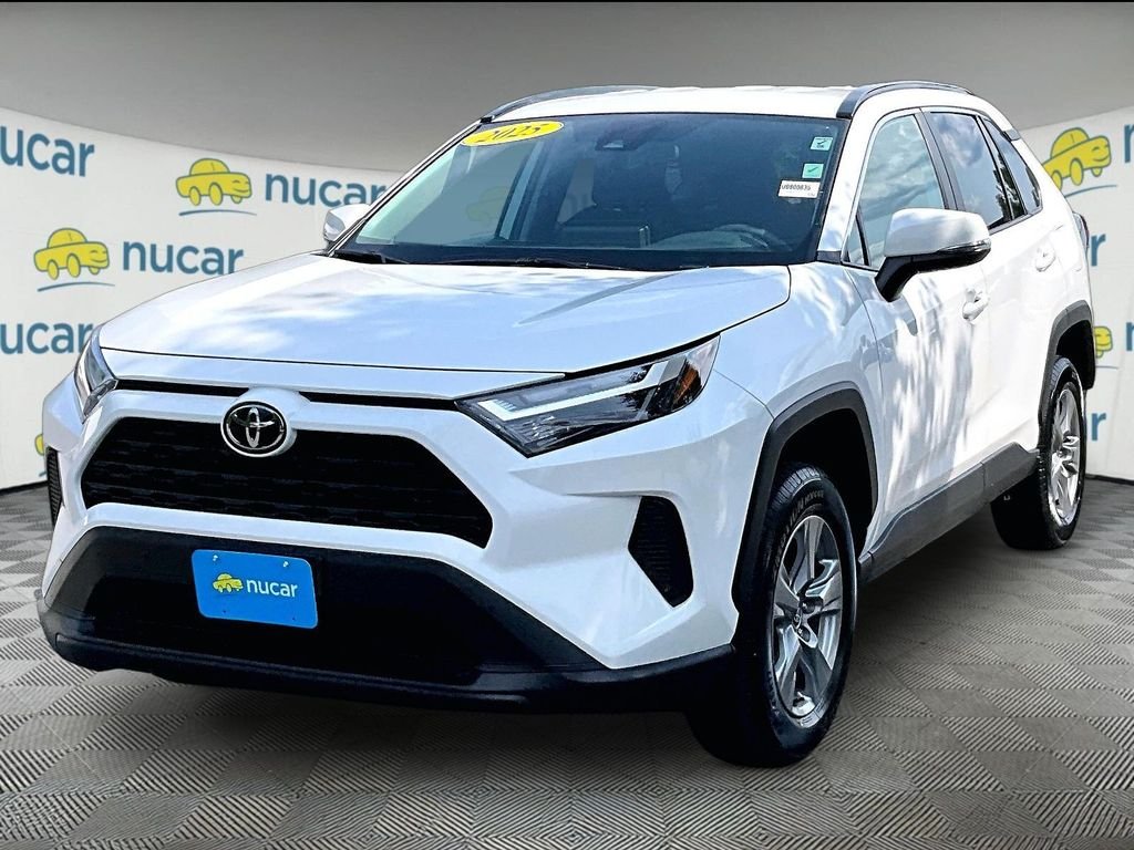 Used 2025 White Toyota XLE image 3