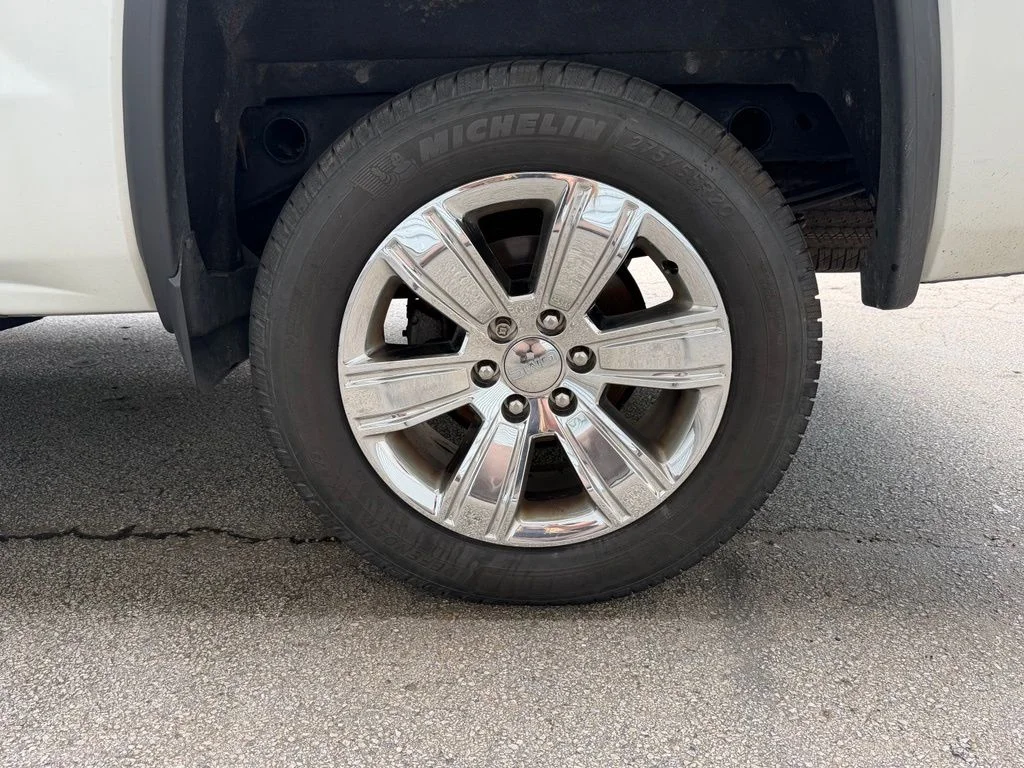 Used 2018 White GMC SLT image 16