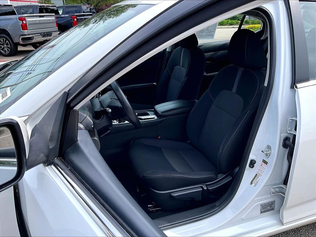 Used 2024 White Nissan SV image 10