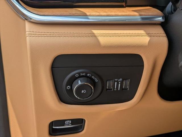 New 2026 Bright White Clear-Coat Exterior Paint Jeep Summit image 20