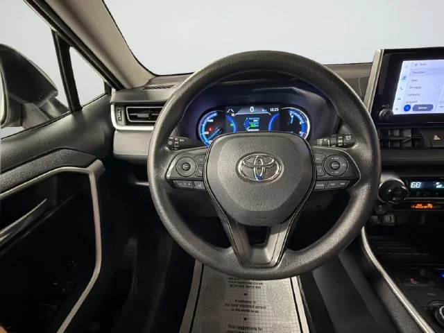 Certified Used 2025 Silver Toyota XLE image 33