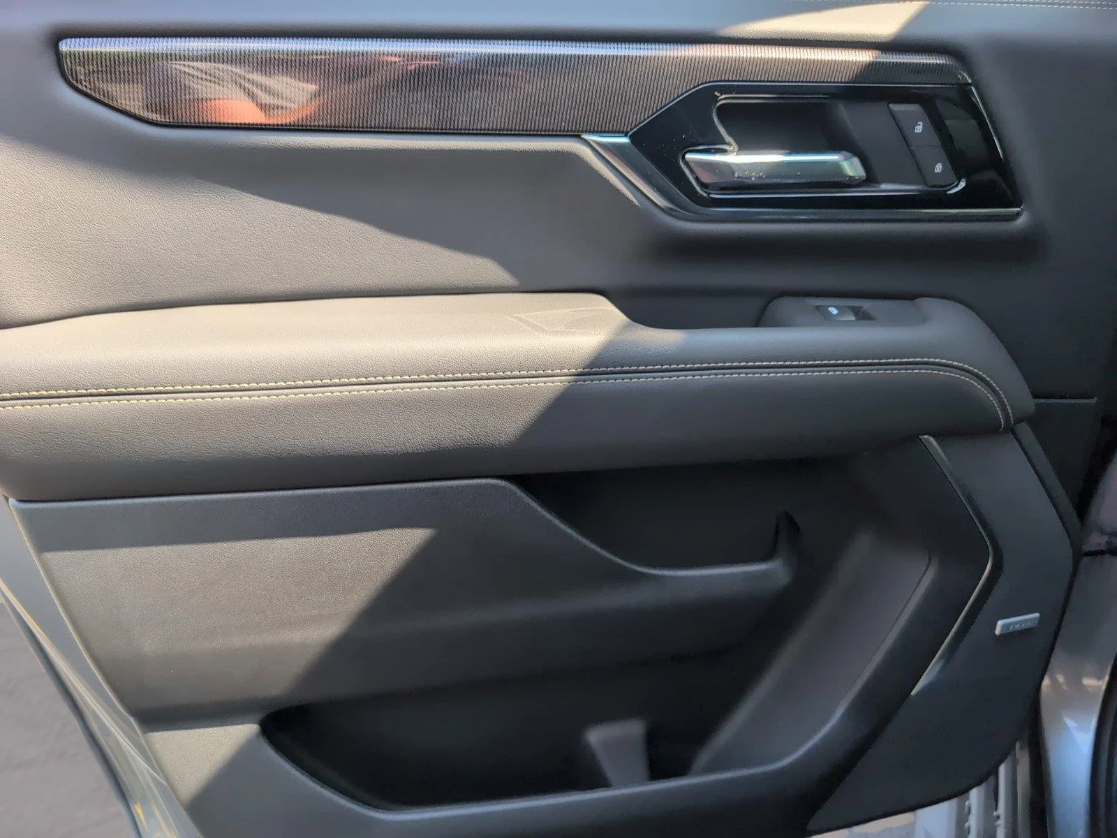 New 2026 Sterling Metallic GMC Elevation image 10