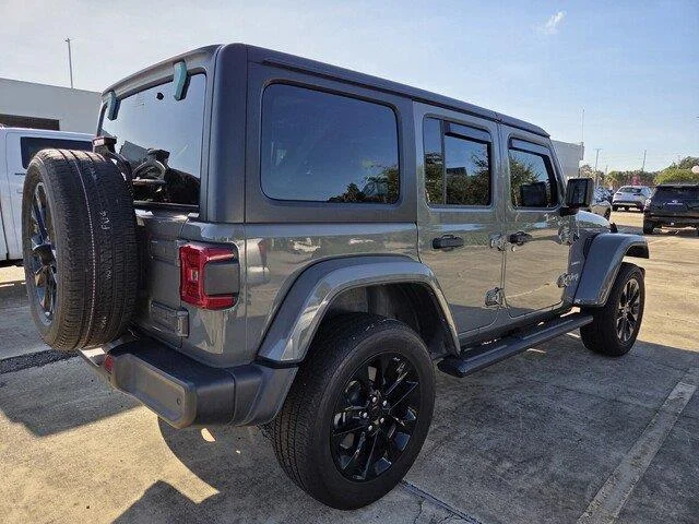 Used 2021 Sting-Gray Clearcoat Jeep Unlimited Sahara image 4