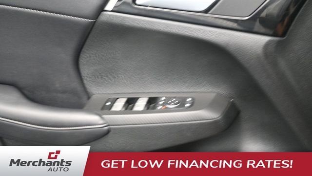 Used 2024 White Mitsubishi SE image 21