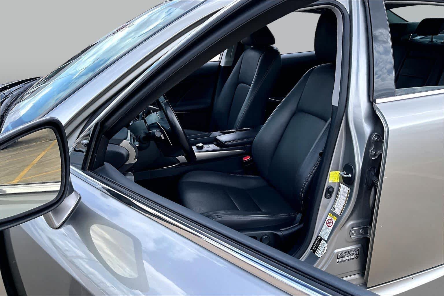Used 2018 Atomic Silver Lexus  image 8