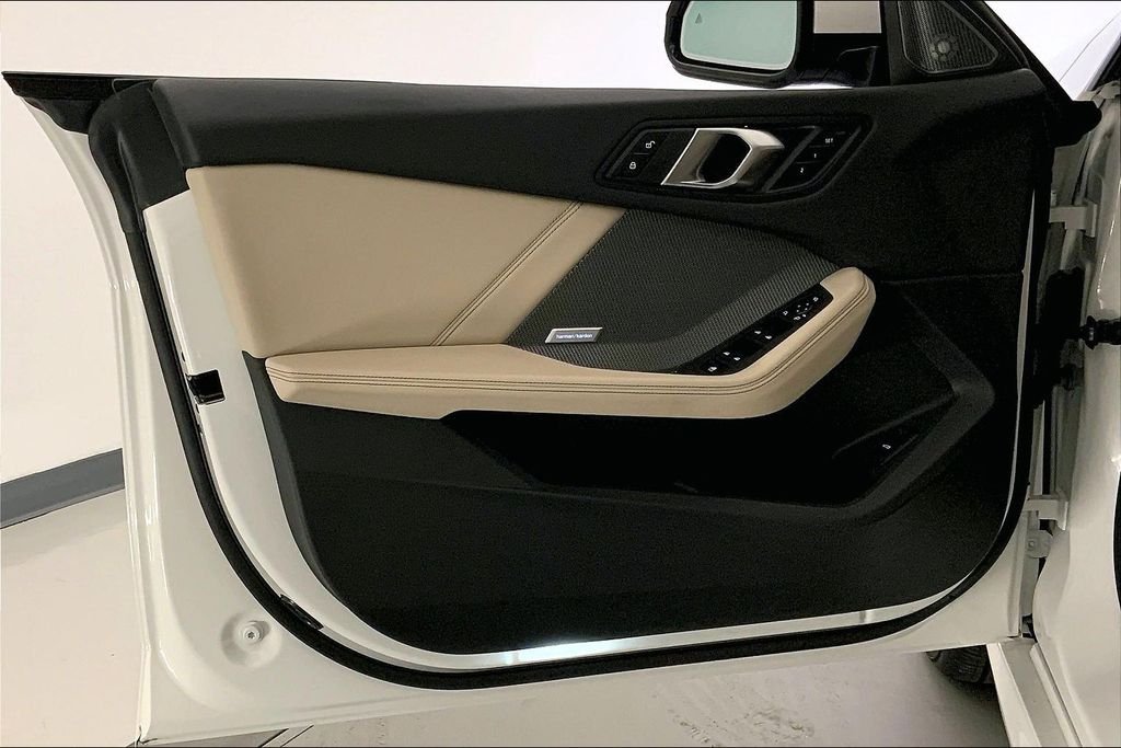 Used 2025 Alpine White BMW  image 24