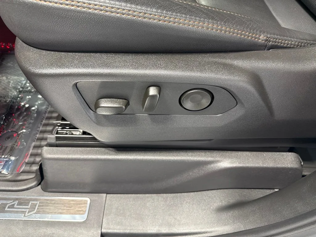 Used 2025 Silver GMC AT4 image 17