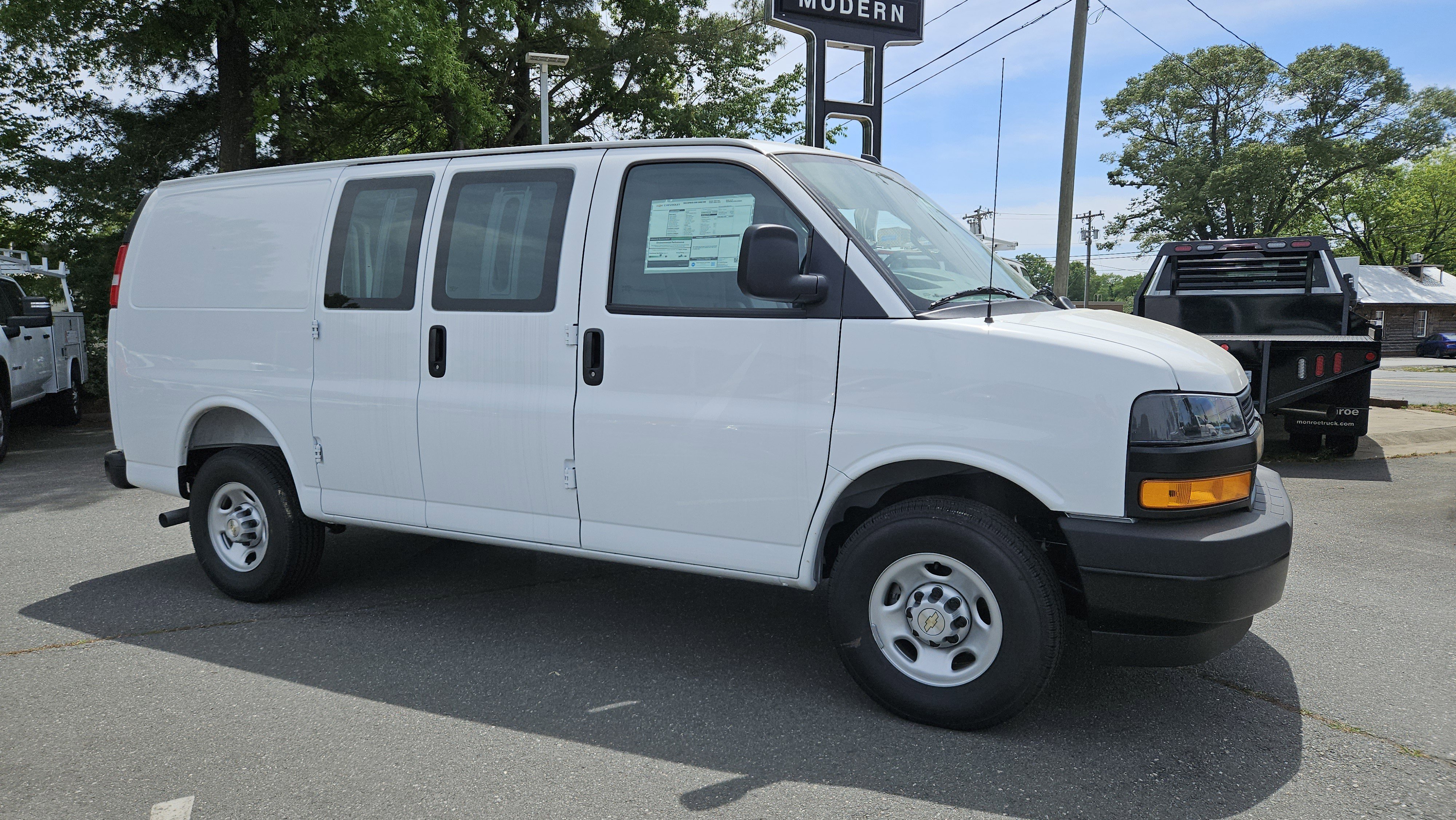 New 2025 Summit White Chevrolet WT image 6