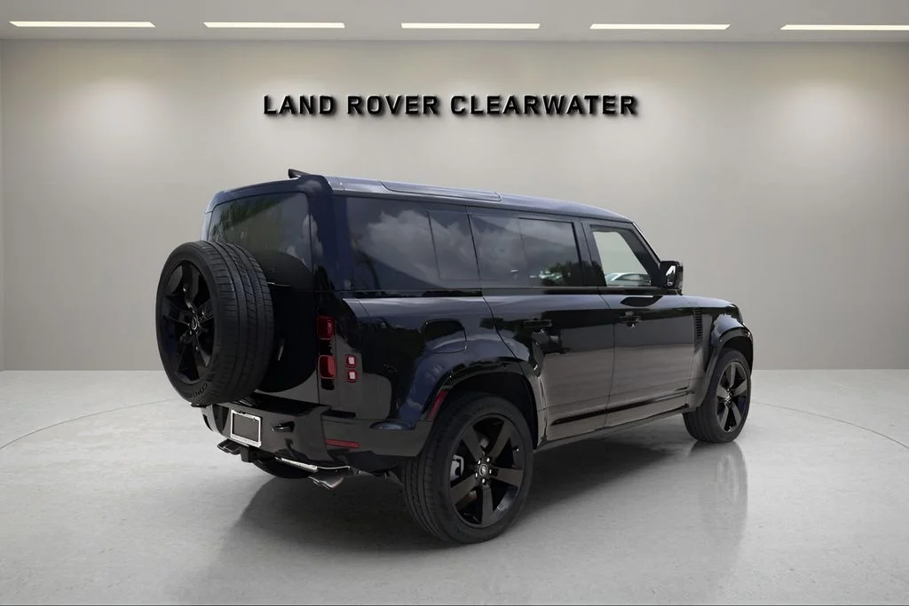Certified Used 2025 Black Land Rover X-Dynamic SE image 5