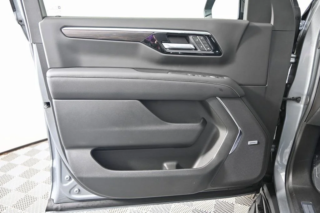 2026 Chevrolet Suburban Premier - Photo 19