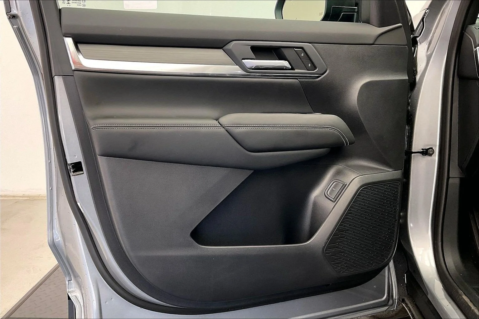 New 2027 Sterling Metallic GMC AWD Elevation image 12