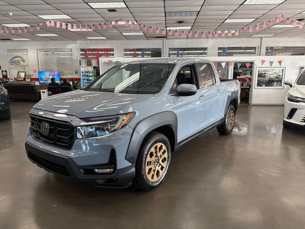 Used 2023  Honda RTL image 2