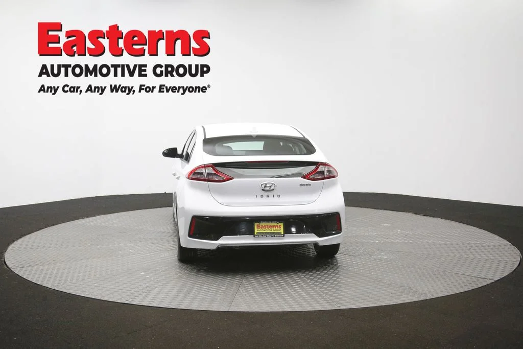 Used 2019 White Hyundai Base image 36