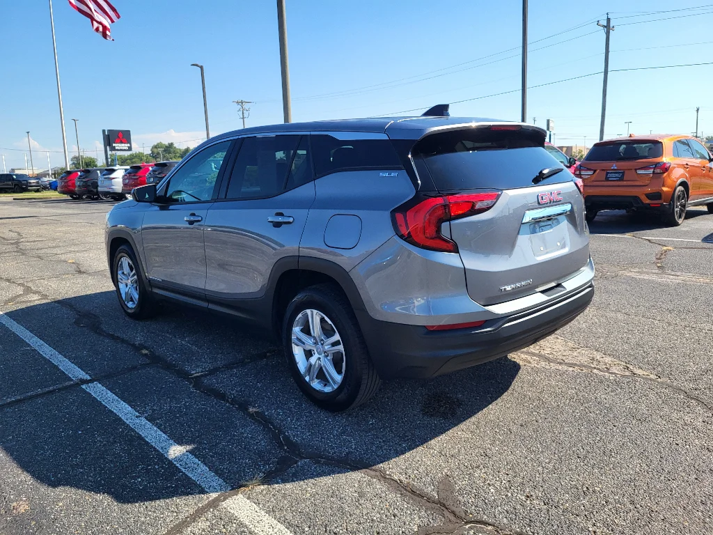 Used 2020 Satin Steel Metallic GMC SLE image 8