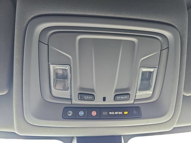 Used 2022 Summit White Chevrolet Custom image 20