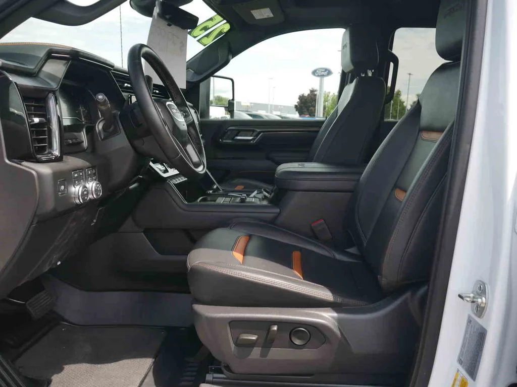 Used 2025 White GMC AT4 image 35