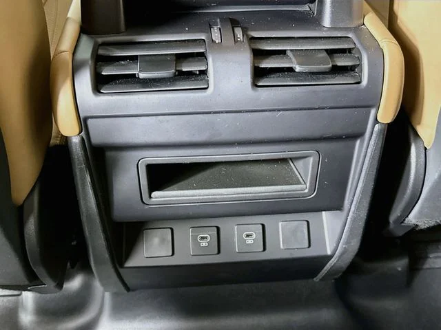 Certified Used 2025 Gray Land Rover X-Dynamic SE image 27