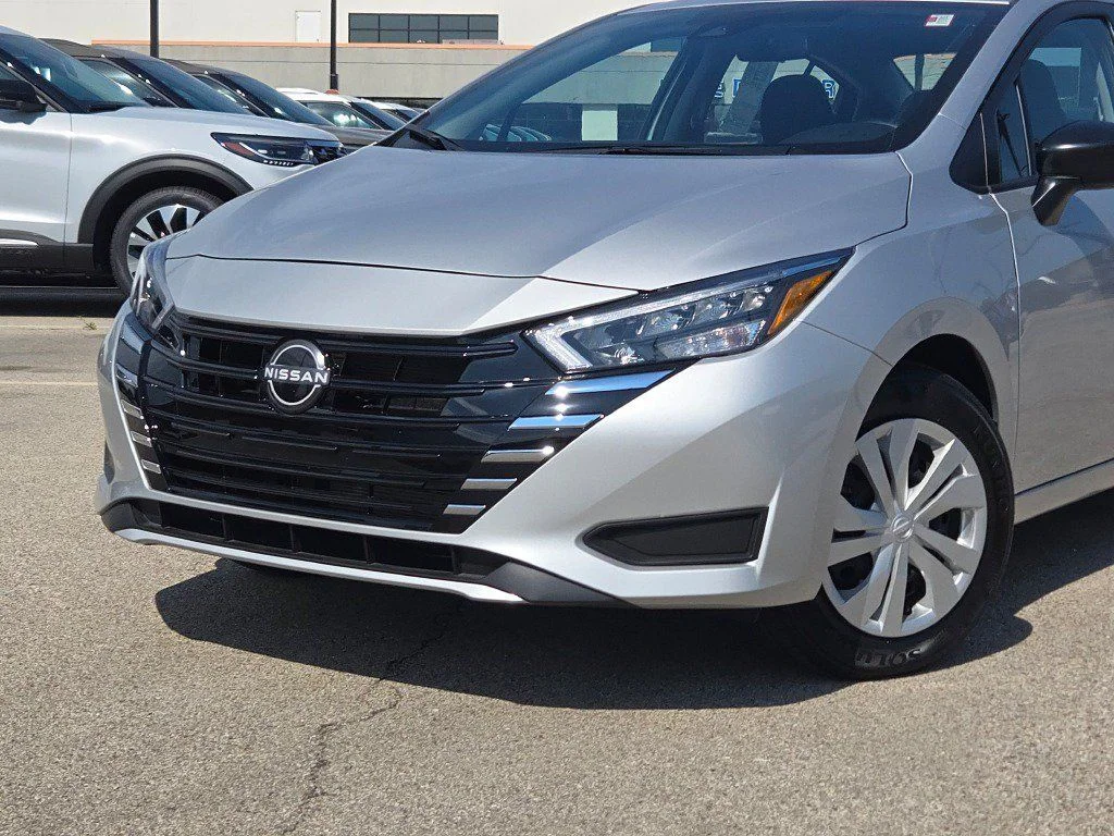 Used 2025 Nissan Versa Sedan S with VIN 3N1CN8DV1SL843877 for sale in Melrose Park, IL