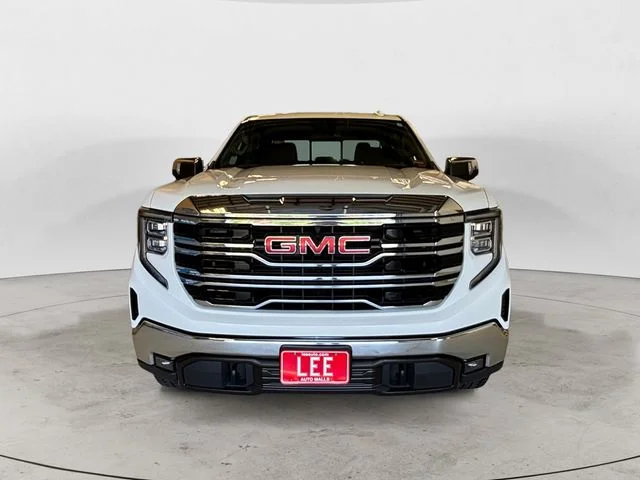 Used 2023 White GMC SLT image 9
