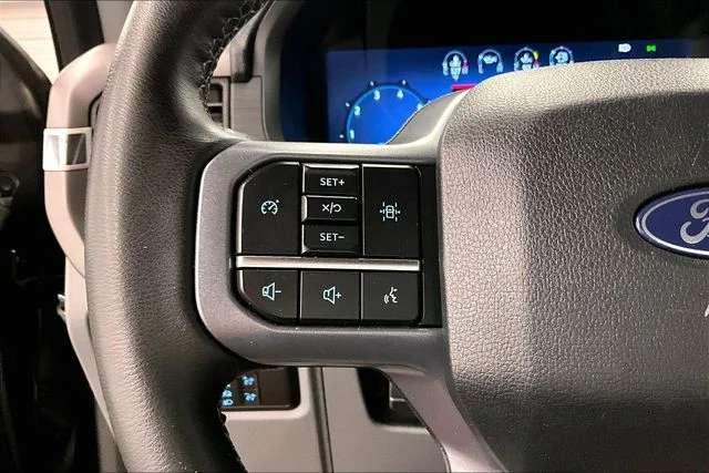 Used 2025 Agate Black Metallic Ford XLT image 25