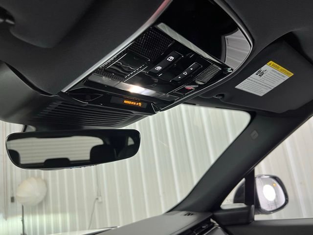 New 2025 Ostuni Pearl White Land Rover Dynamic SE image 31