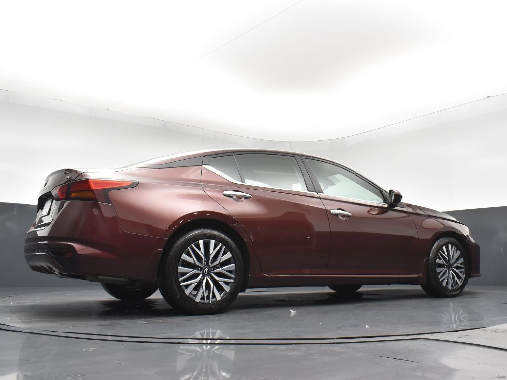 Used 2023 Red Nissan 2.5 SV image 23
