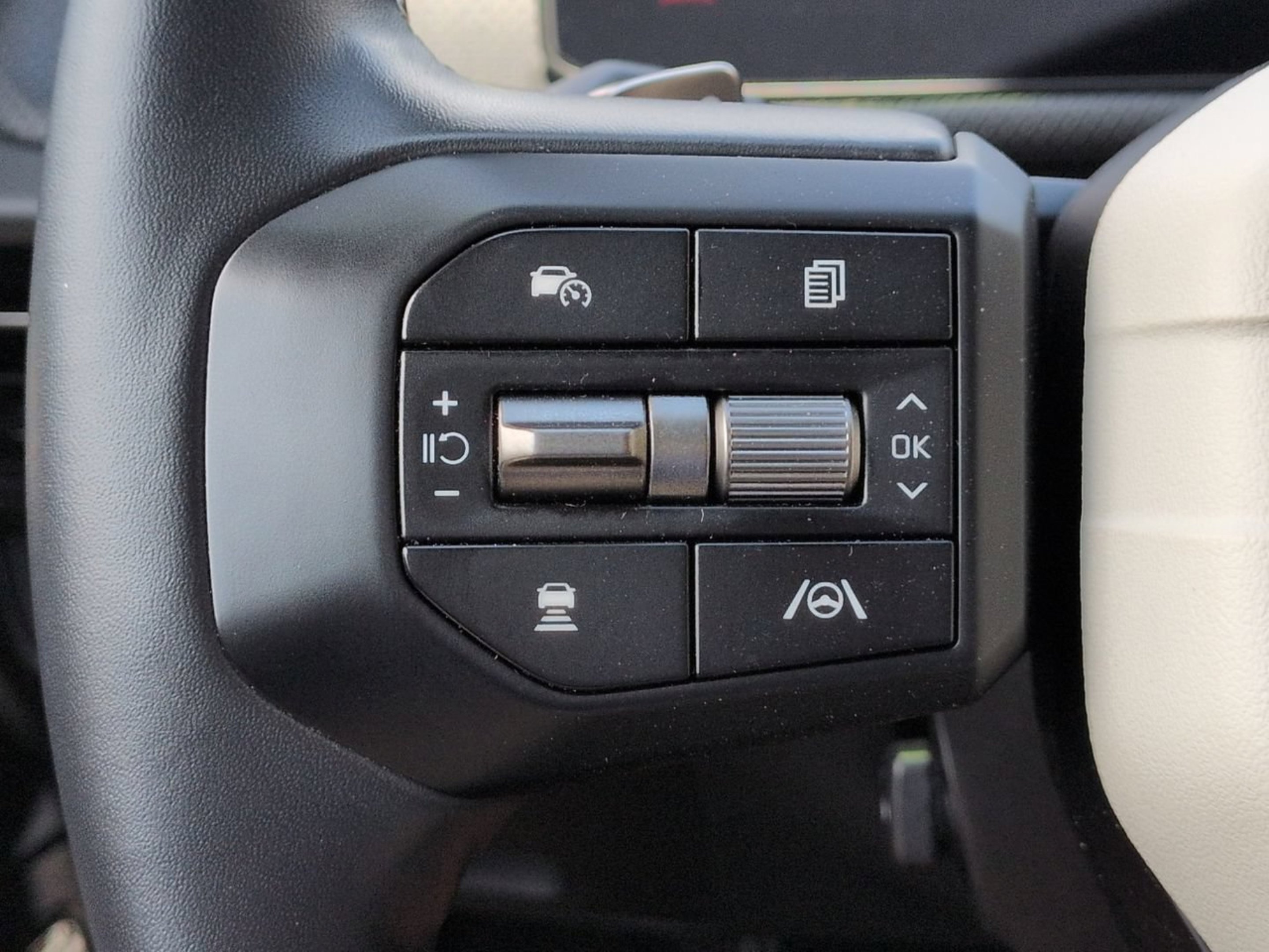 Certified Used 2025 Wolf Gray Kia GT-Line image 26