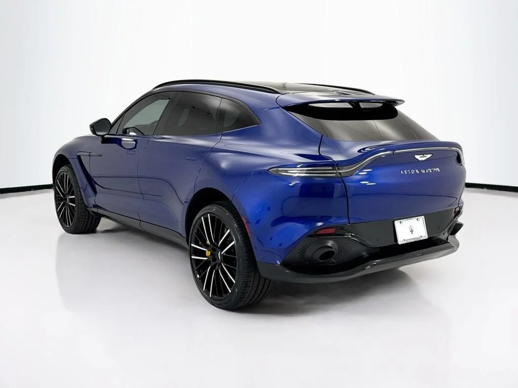 Used 2023 Total price does not include government fees, titling fee, taxes, and any finance charges. Price is Aston Martin  image 7