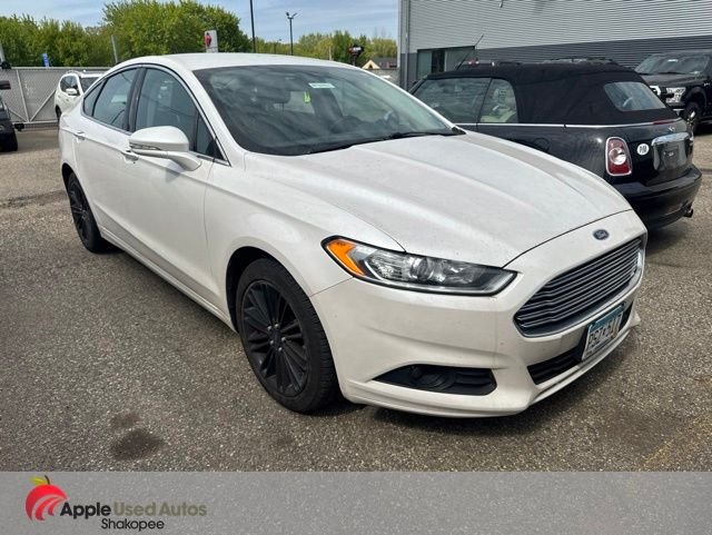 Used 2016 White Ford SE image 1