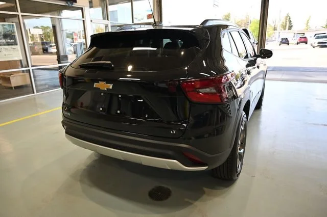 Used 2025 Mosaic Black Metallic Chevrolet LT image 5