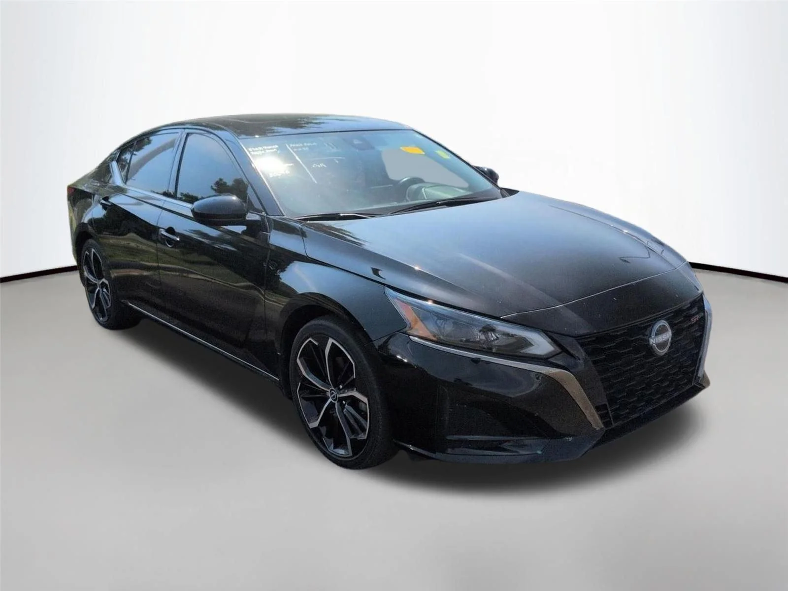 Used 2023 Super Black Nissan 2.5 SR image 3