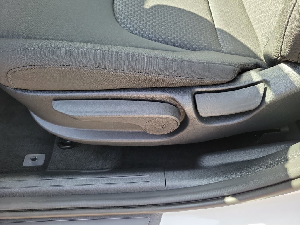New 2027 Glacial White Pearl Kia LX image 23