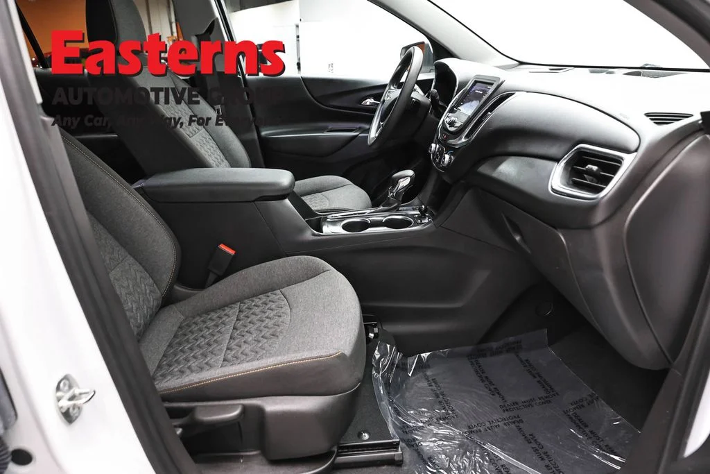 Used 2022 White Chevrolet LT image 23