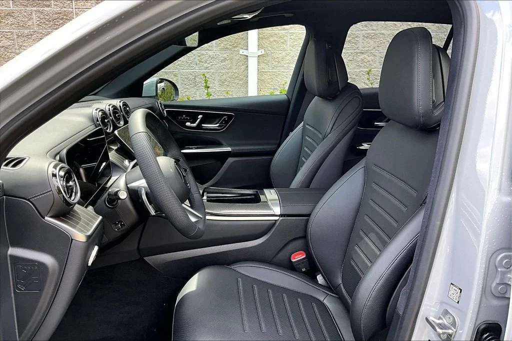 New 2026 White Mercedes-Benz GLC 300 image 9