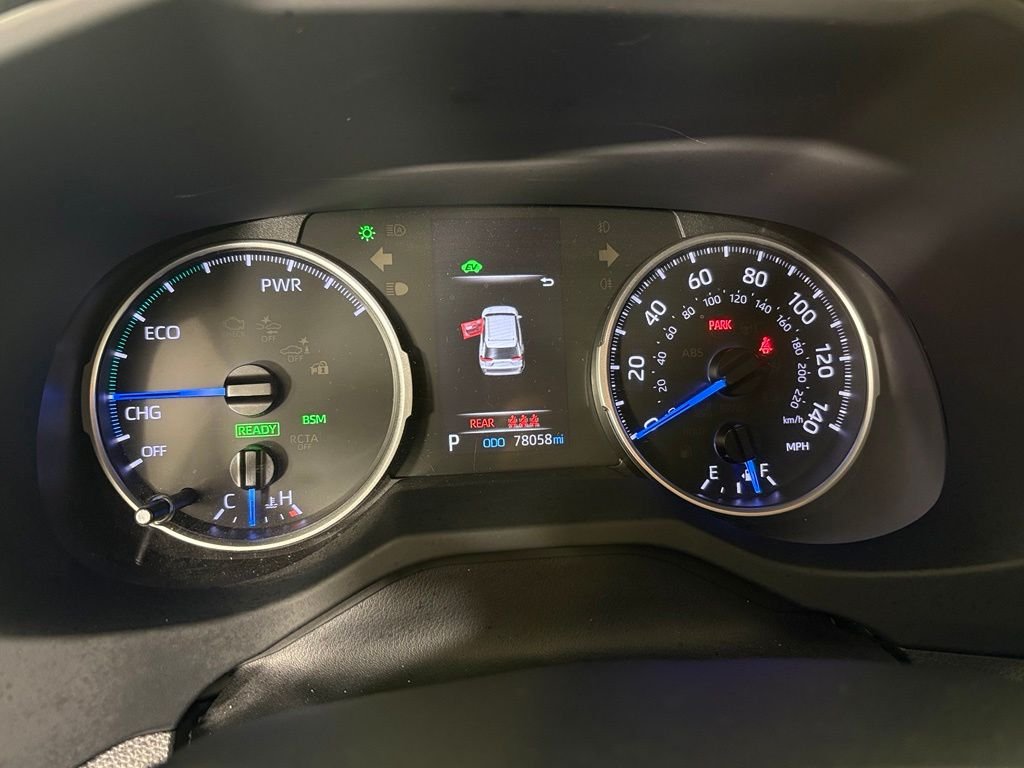 Used 2021 White Toyota XLE Premium image 23