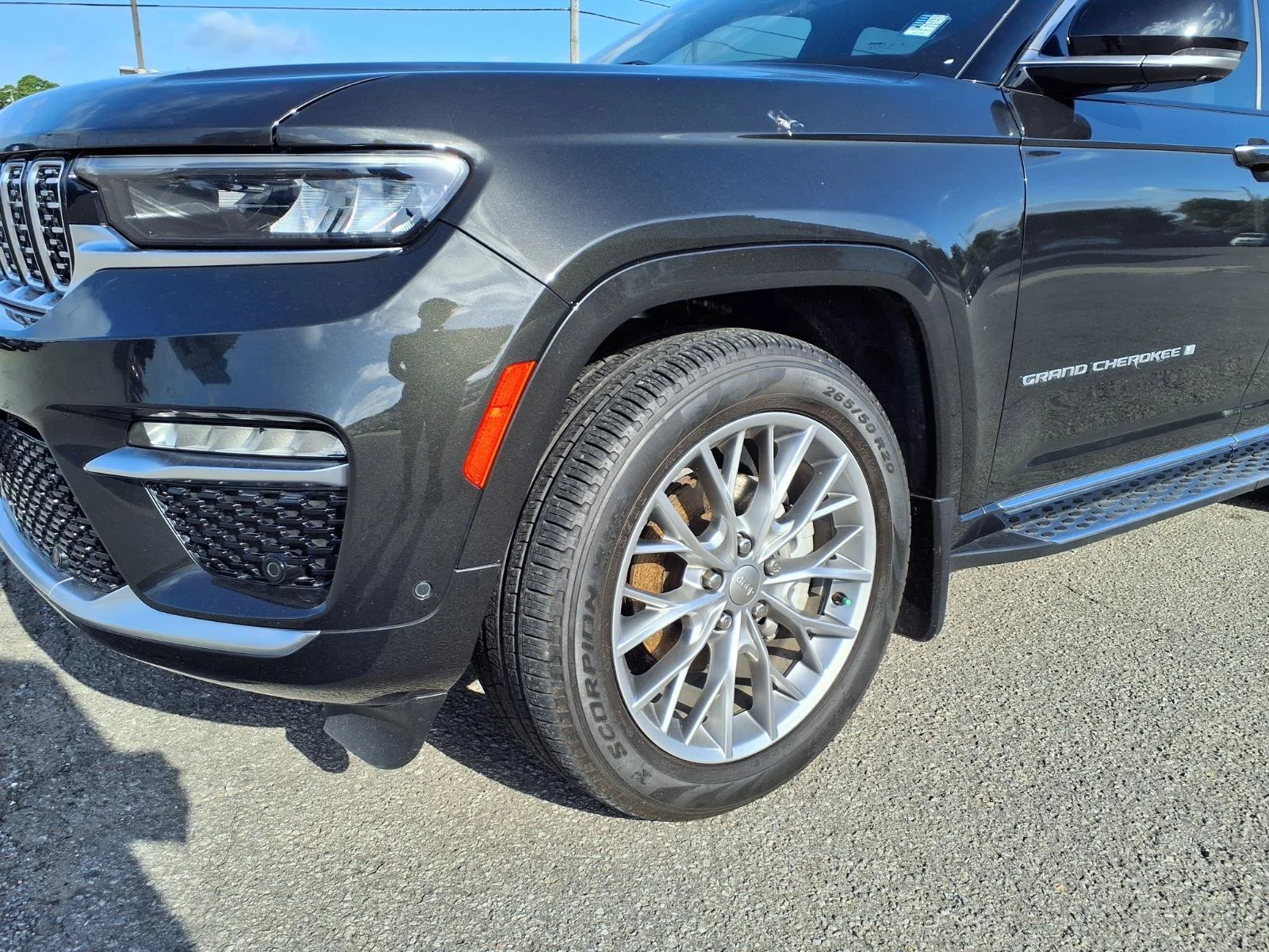 Used 2024 Rocky Mountain Pearlcoat Jeep Summit image 18