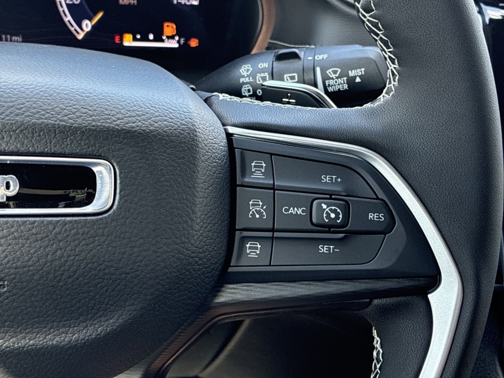 New 2025 White Jeep Laredo X image 39