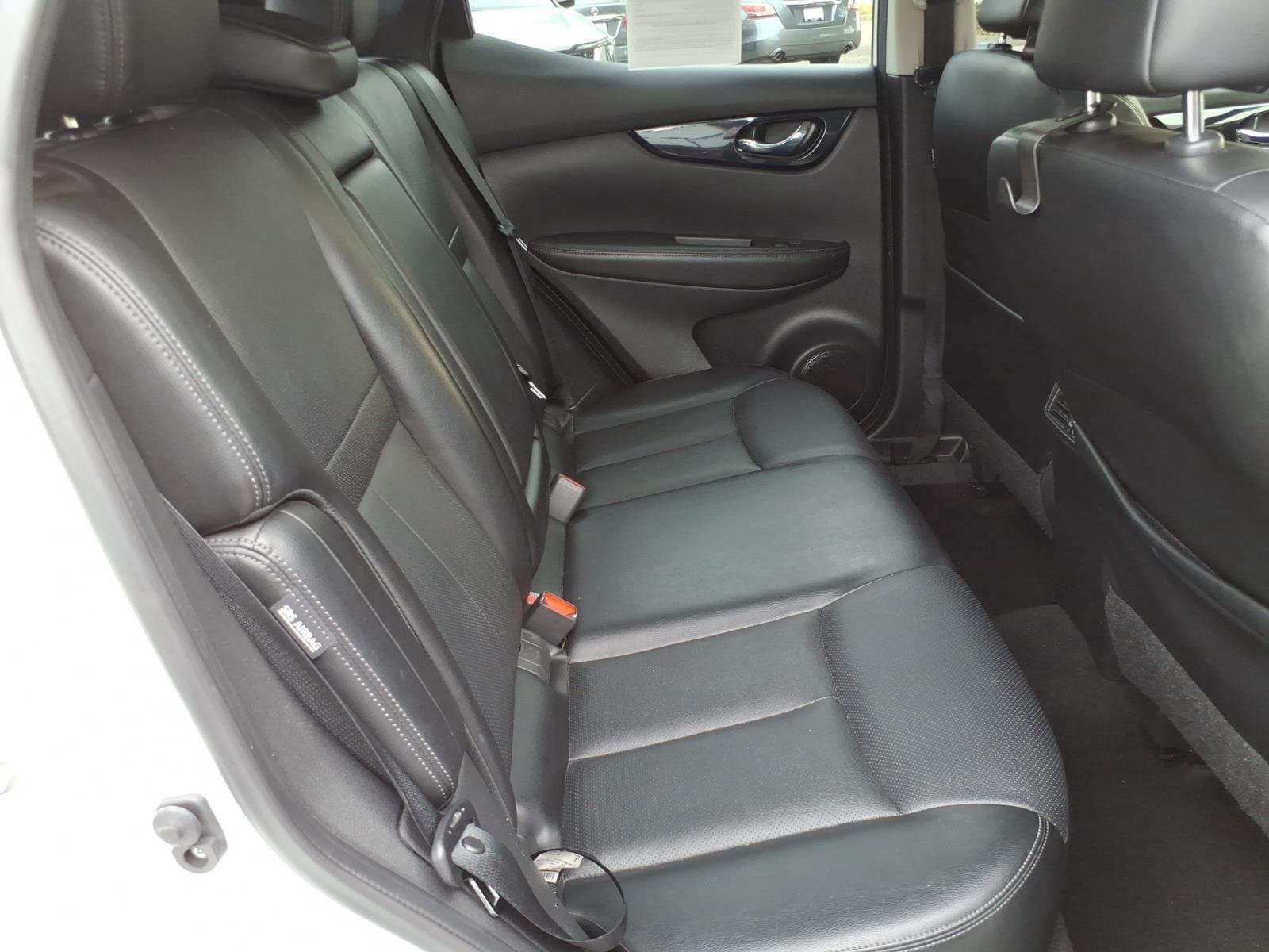 Used 2021 Pearl White Tricoat Nissan SL image 21