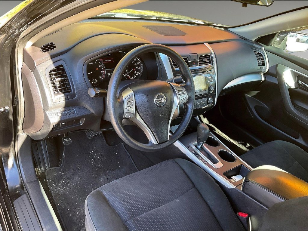 Used 2015 Black Nissan 2.5 S image 8