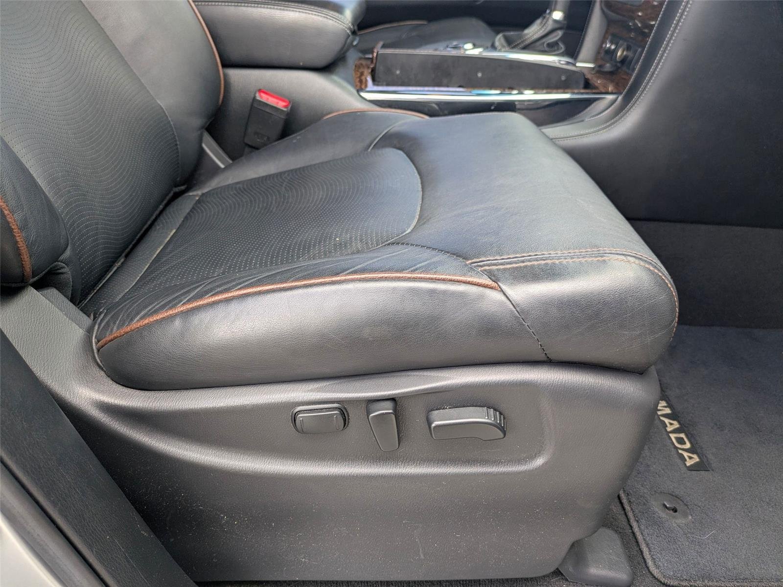 Used 2017 Brilliant Silver Nissan Platinum image 38