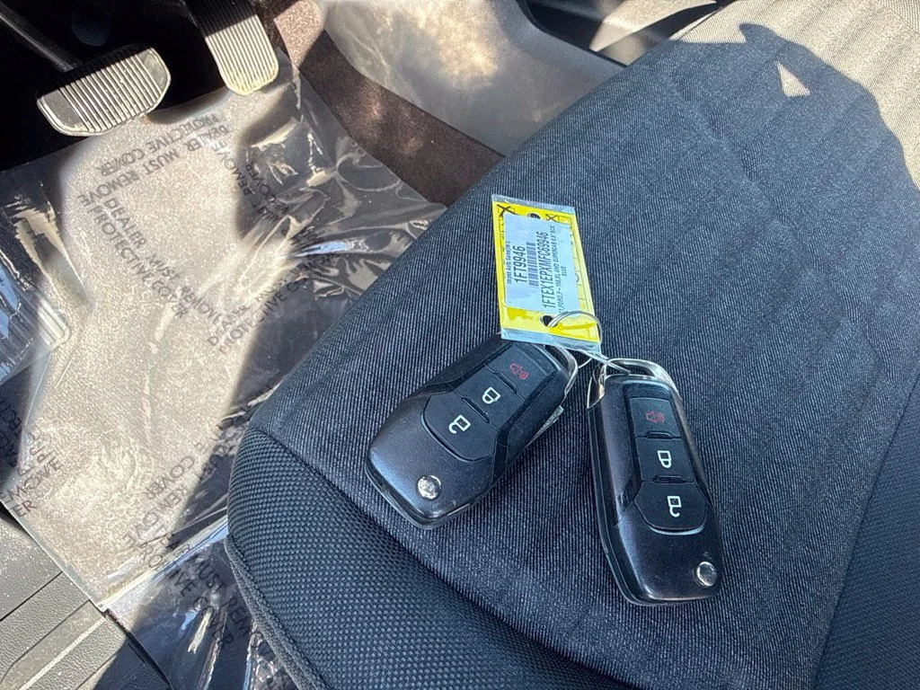 Used 2021 Blue Ford XL image 31