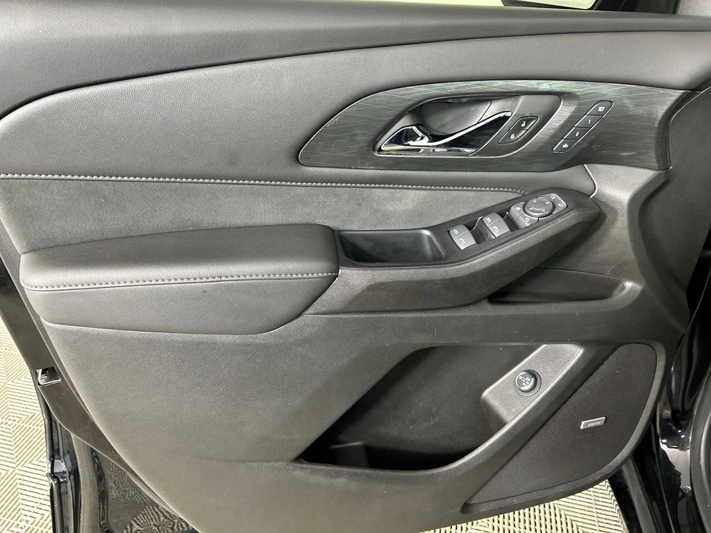 Used 2023 Black Chevrolet High Country image 11