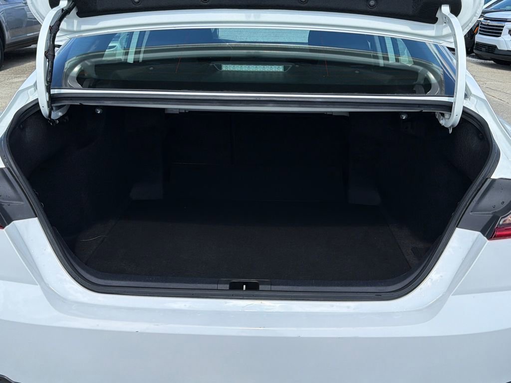 2025 Toyota Camry LE - Photo 23