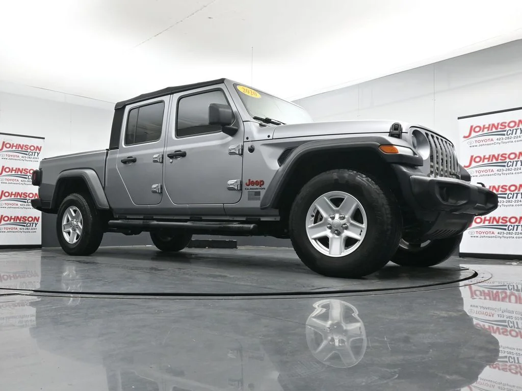 Used 2020 Silver Jeep Sport image 32